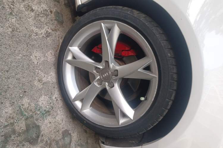 Used Audi A5 2010 2.0TFSI Cabriolet Right Front Wheel Hub