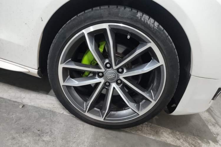 Used Audi A5 2010 2.0TFSI Coupe Right Front Wheel Hub