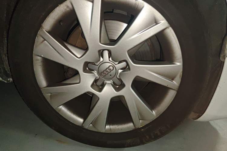 Used Audi A5 2010 2.0TFSI Coupe Right Front Wheel Hub