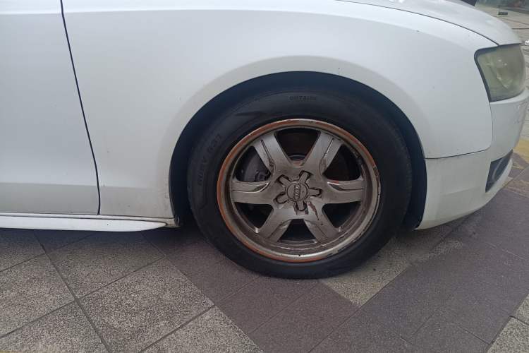 Used Audi A5 2010 2.0TFSI Cabriolet Right Front Wheel Hub