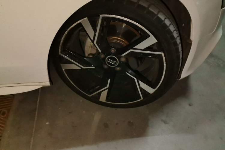 Used Audi A5 2010 2.0TFSI Cabriolet Right Front Wheel Hub