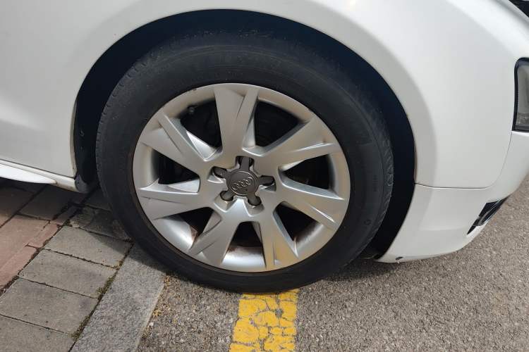 Used Audi A5 2010 2.0TFSI Sportback Comfort Model Right Front Wheel Hub