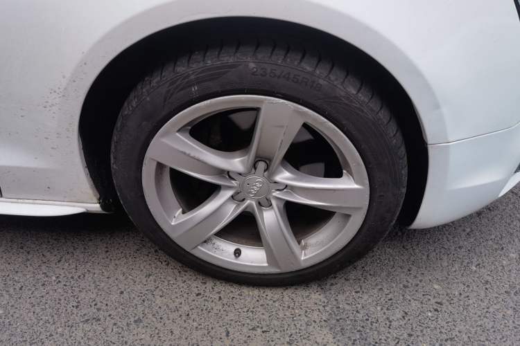 Used Audi A5 2010 2.0TFSI Sportback Technology Model Right Front Wheel Hub