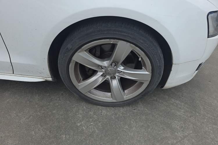 Used Audi A5 2010 2.0TFSI Sportback Comfort Model Right Front Wheel Hub