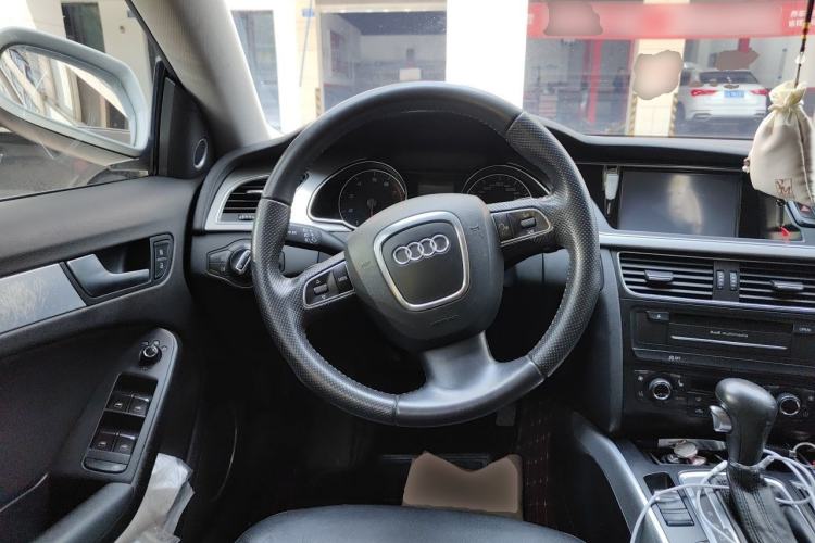 Used Audi A5 2010 2.0TFSI Sportback Comfort Model Steering Wheel