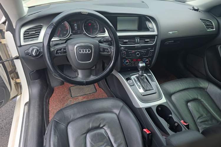 Used Audi A5 2010 2.0TFSI Sportback Comfort Model Steering Wheel