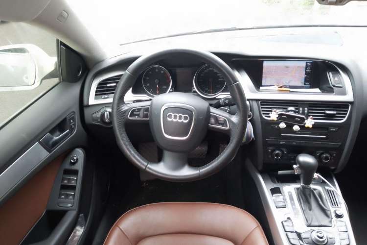 Used Audi A5 2010 2.0TFSI Sportback Comfort Model Steering Wheel