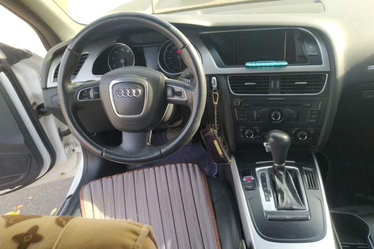 Used Audi A5 2010 2.0TFSI Cabriolet Steering Wheel