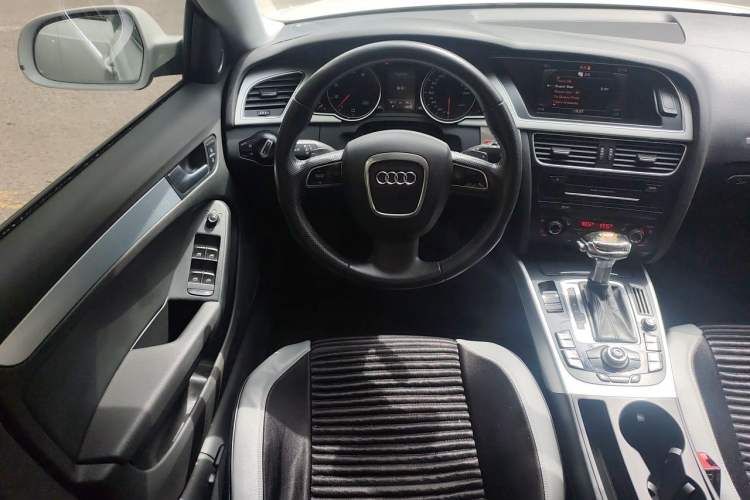 Used Audi A5 2010 2.0TFSI Sportback Comfort Model Steering Wheel