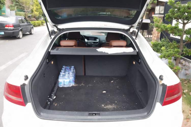 Used Audi A5 2010 2.0TFSI Sportback Comfort Model Trunk