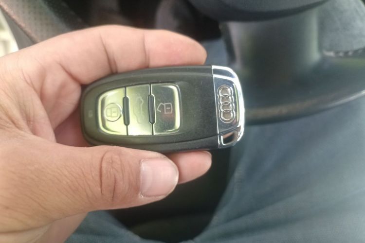 Used Audi A5 2010 2.0TFSI Cabriolet Vehicle Key
