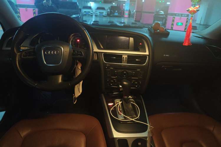 Used Audi A5 2010 2.0TFSI Sportback Comfort Model Center Console