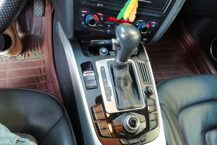 Used Audi A5 2010 2.0TFSI Sportback Technology Model Gear Lever