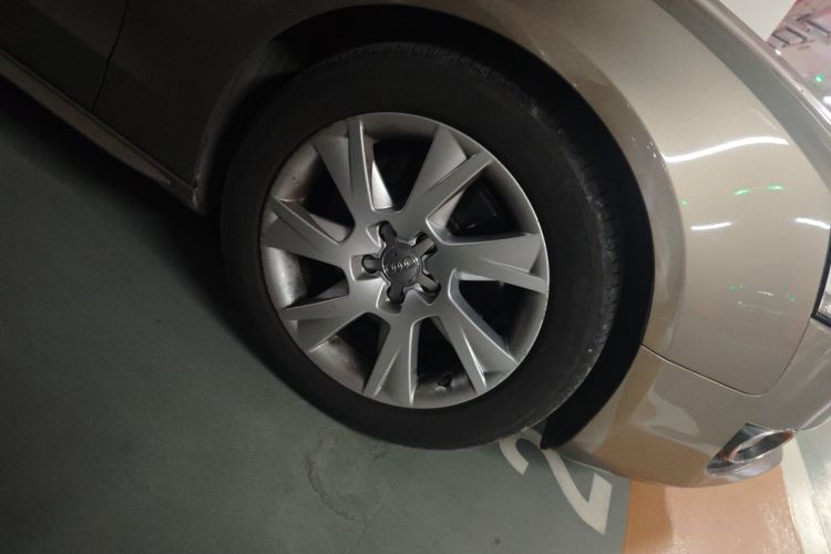 Used Audi A5 2010 2.0TFSI Sportback Comfort Model Right Front Wheel Hub
