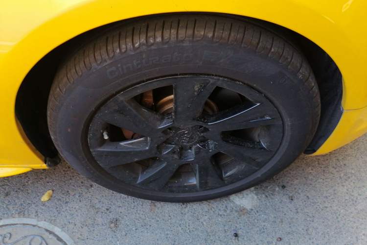 Used Audi A5 2010 2.0TFSI Sportback Technology Model Right Front Wheel Hub