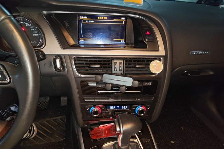 Used Audi A5 2012 2.0TFSI Sportback quattro Audio And AC Panel