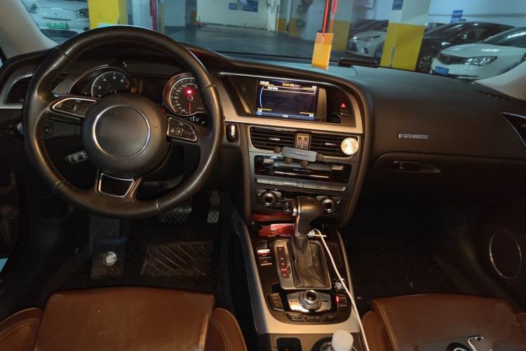Used Audi A5 2012 2.0TFSI Sportback quattro Center Console