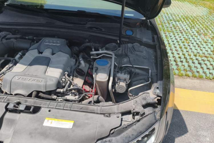 Used Audi A5 2012 3.0TFSI Sportback quattro Engine Bay Left