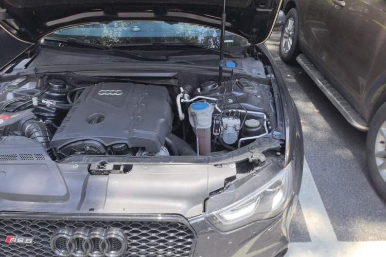 Used Audi A5 2012 2.0TFSI Sportback Engine Bay Left