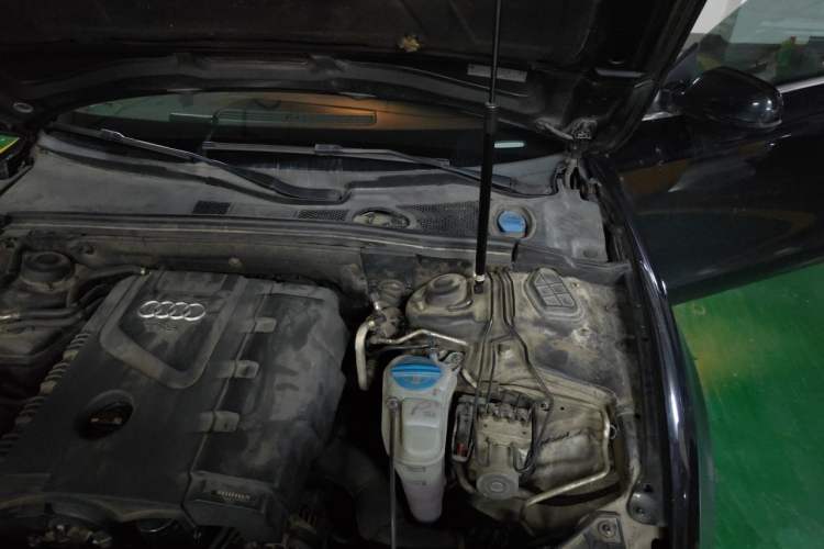 Used Audi A5 2012 2.0TFSI Sportback quattro Engine Bay Left