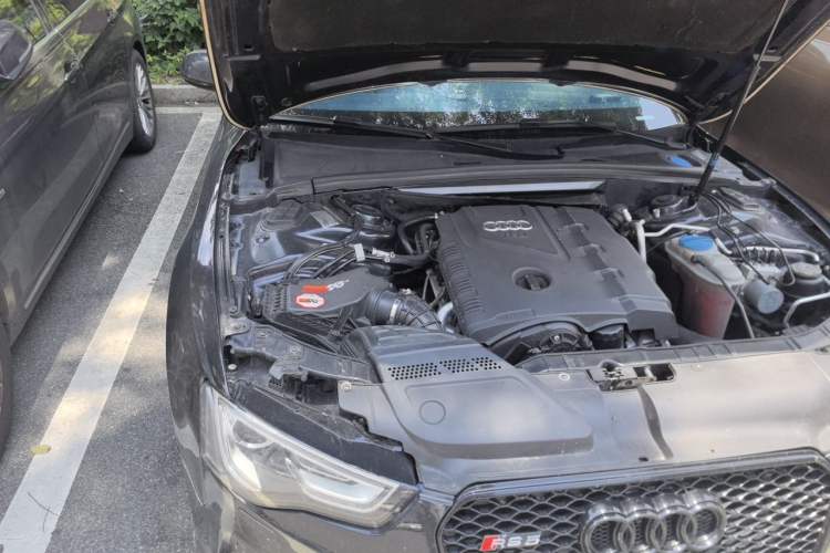 Used Audi A5 2012 2.0TFSI Sportback Engine Bay Right