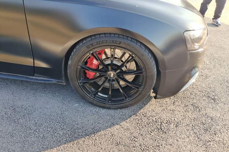 Used Audi A5 2012 2.0TFSI Sportback Right Front Wheel Hub