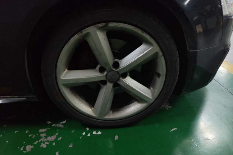Used Audi A5 2012 2.0TFSI Sportback quattro Right Front Wheel Hub