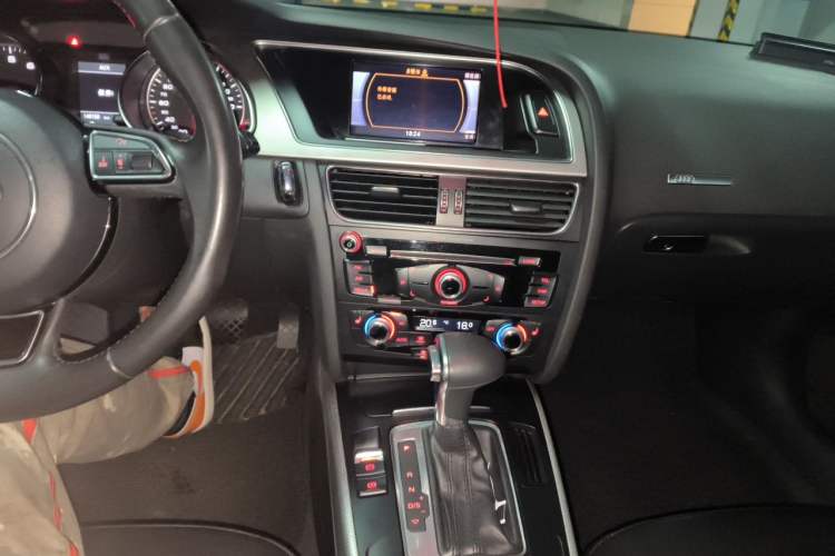 Used Audi A5 2012 2.0TFSI Sportback quattro Audio And AC Panel