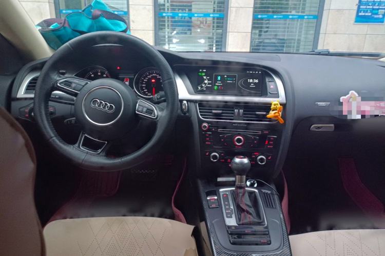 Used Audi A5 2012 2.0TFSI Sportback Center Console