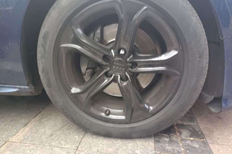 Used Audi A5 2012 2.0TFSI Sportback Right Front Wheel Hub