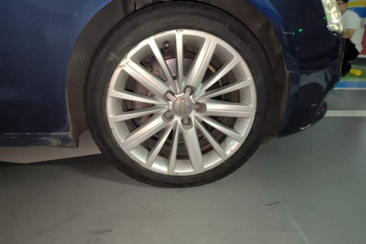 Used Audi A5 2012 2.0TFSI Sportback quattro Right Front Wheel Hub