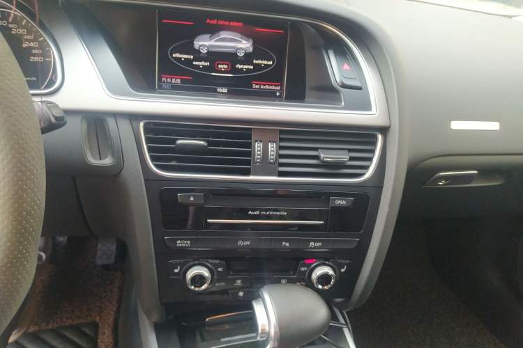 Used Audi A5 2012 3.0TFSI Sportback quattro Audio And AC Panel
