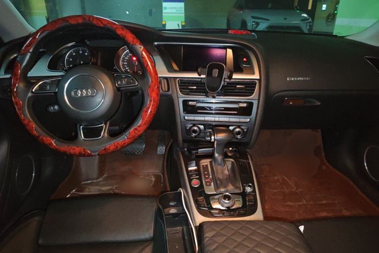 Used Audi A5 2012 3.0TFSI Sportback quattro Center Console