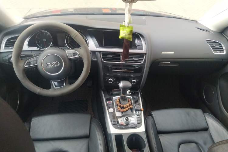 Used Audi A5 2012 3.0TFSI Sportback quattro Center Console
