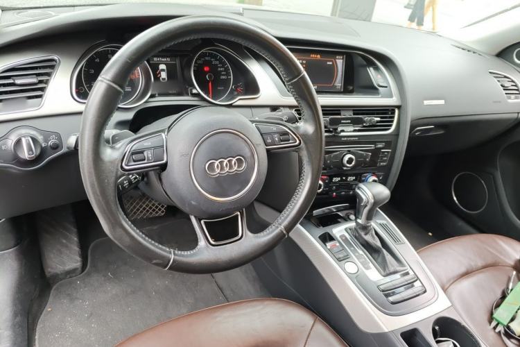 Used Audi A5 2012 2.0TFSI Sportback Center Console