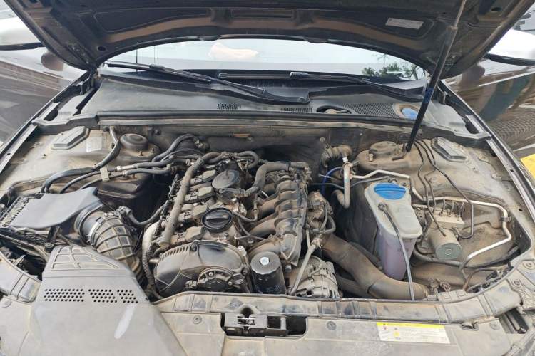 Used Audi A5 2012 2.0TFSI Cabriolet Engine Bay