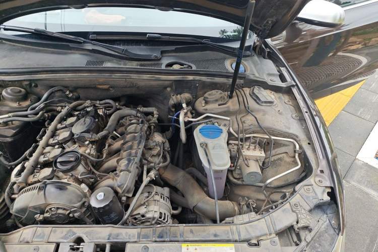Used Audi A5 2012 2.0TFSI Cabriolet Engine Bay Left