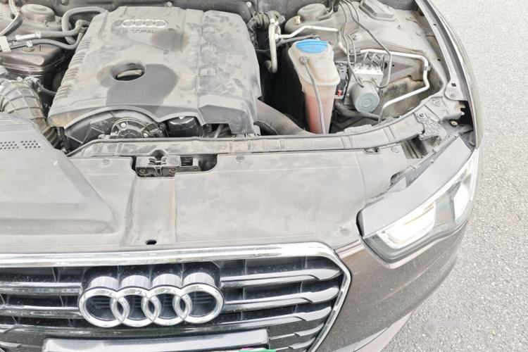 Used Audi A5 2012 2.0TFSI Sportback Engine Bay Left