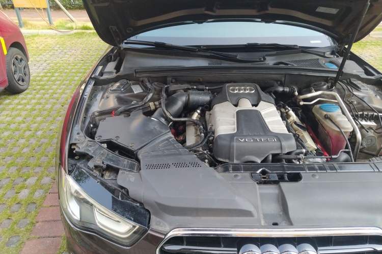 Used Audi A5 2012 3.0TFSI Sportback quattro Engine Bay Right