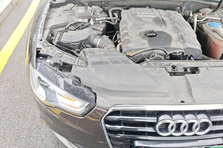 Used Audi A5 2012 2.0TFSI Sportback Engine Bay Right