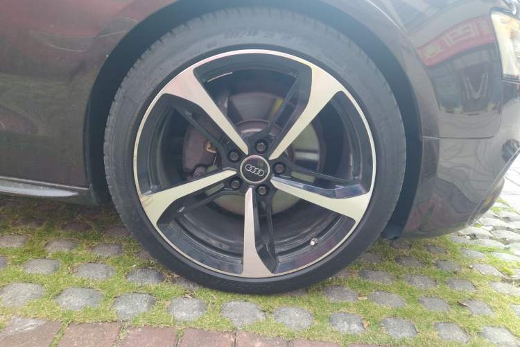 Used Audi A5 2012 3.0TFSI Sportback quattro Right Front Wheel Hub