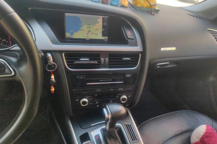 Used Audi A5 2012 2.0TFSI Sportback Audio And AC Panel