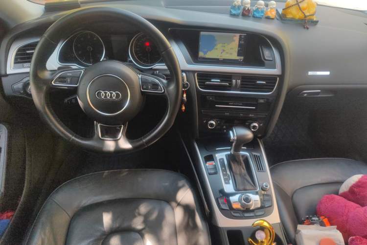 Used Audi A5 2012 2.0TFSI Sportback Center Console