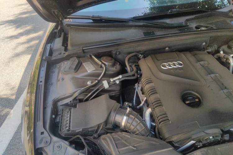 Used Audi A5 2012 2.0TFSI Sportback Engine Bay Right