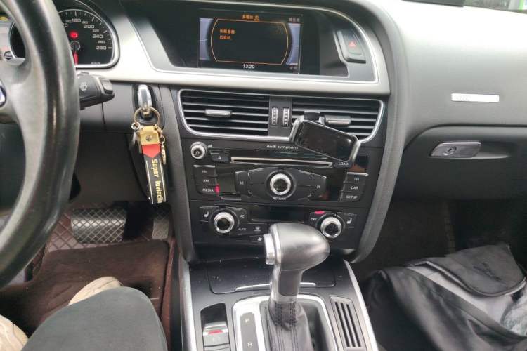 Used Audi A5 2012 2.0TFSI Cabriolet Audio And AC Panel
