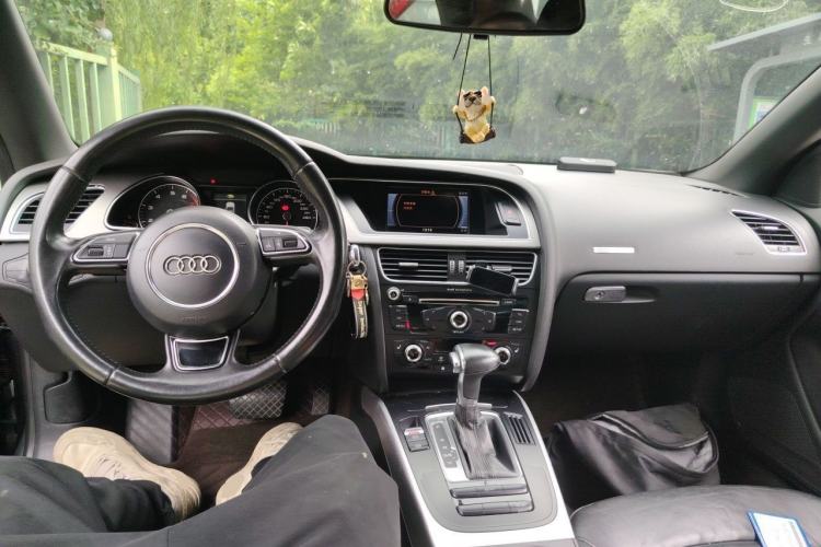 Used Audi A5 2012 2.0TFSI Cabriolet Center Console