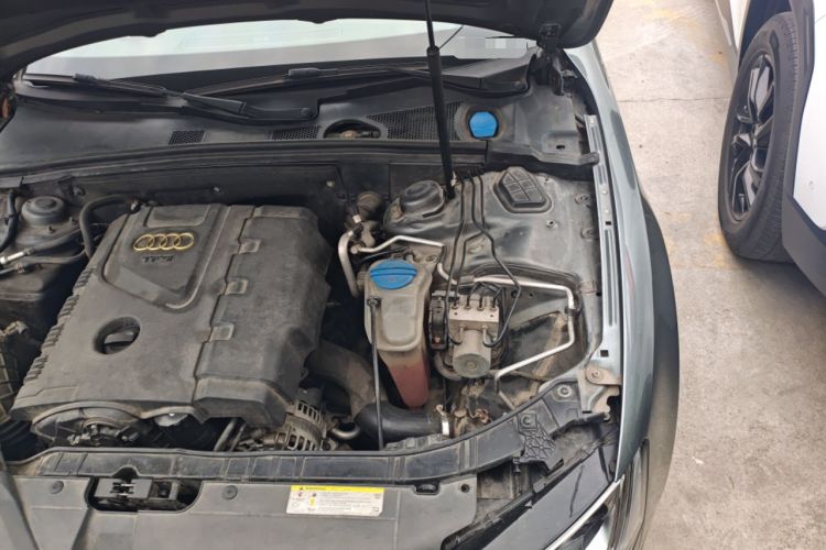 Used Audi A5 2012 2.0TFSI Cabriolet Engine Bay Left