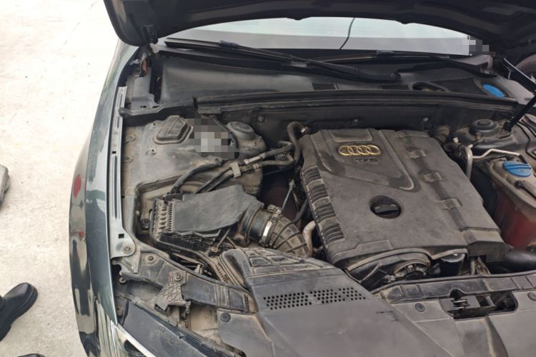 Used Audi A5 2012 2.0TFSI Cabriolet Engine Bay Right