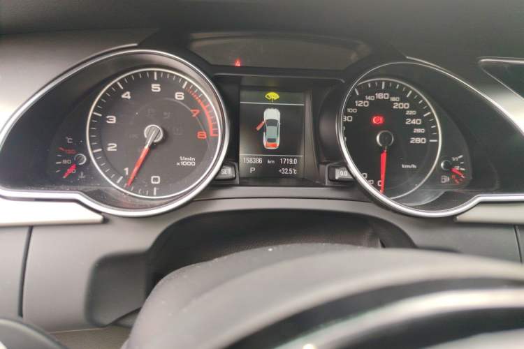 Used Audi A5 2012 2.0TFSI Cabriolet Odometer Close Up