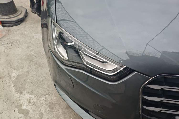 Used Audi A5 2012 2.0TFSI Cabriolet Right Front Headlight